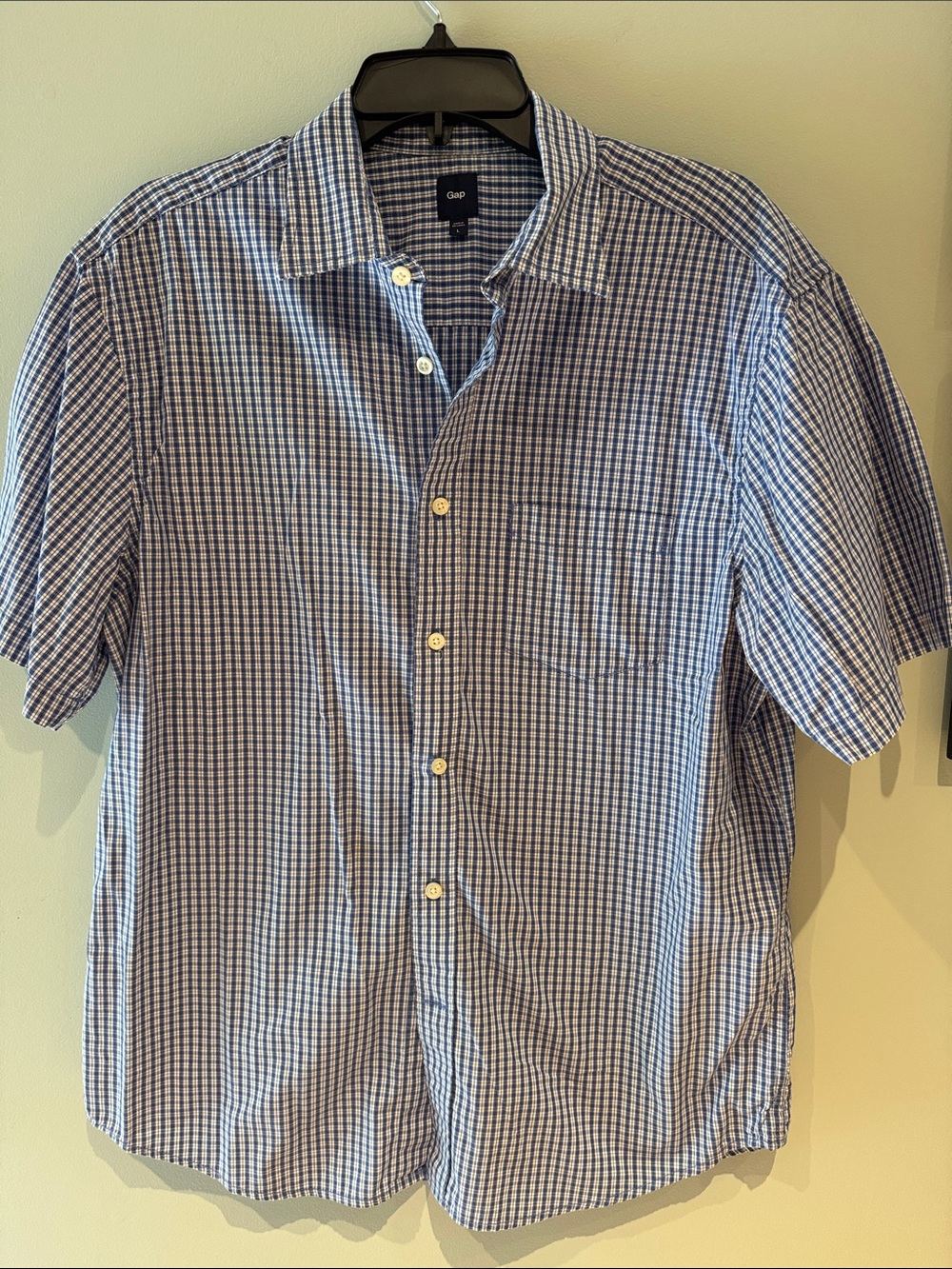 GAP Men's Blue and White Check Short-Sleeve Button-Down Shirt